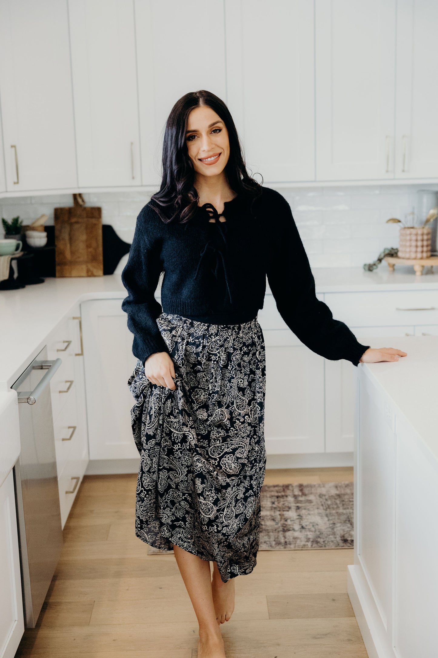 BOW FRONT CROP SWEATER IN BLACK