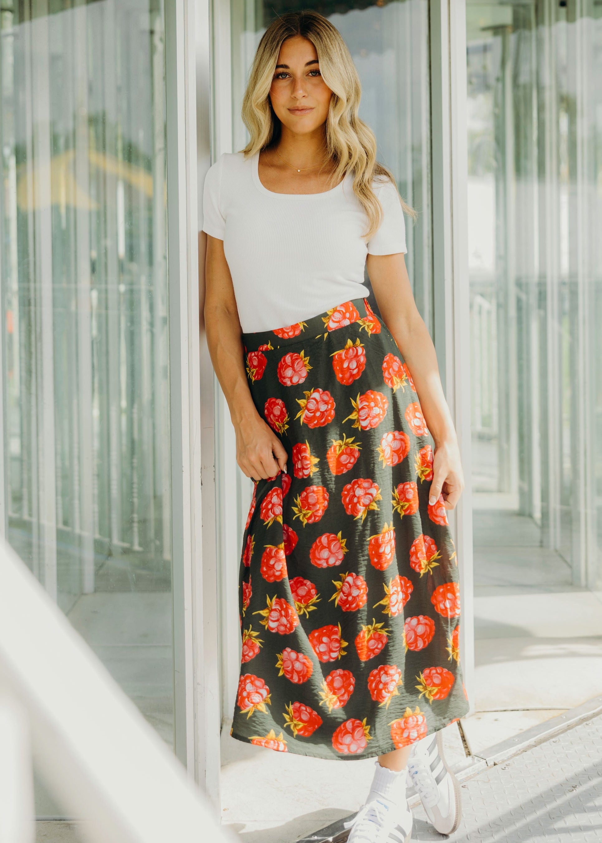 TEXTURED MIDI SKIRT IN RASPBERRY JAM