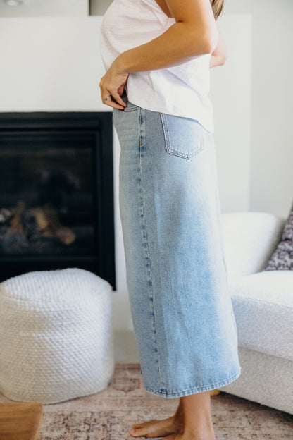 MAXI DENIM SKIRT IN FADED CLASSIC