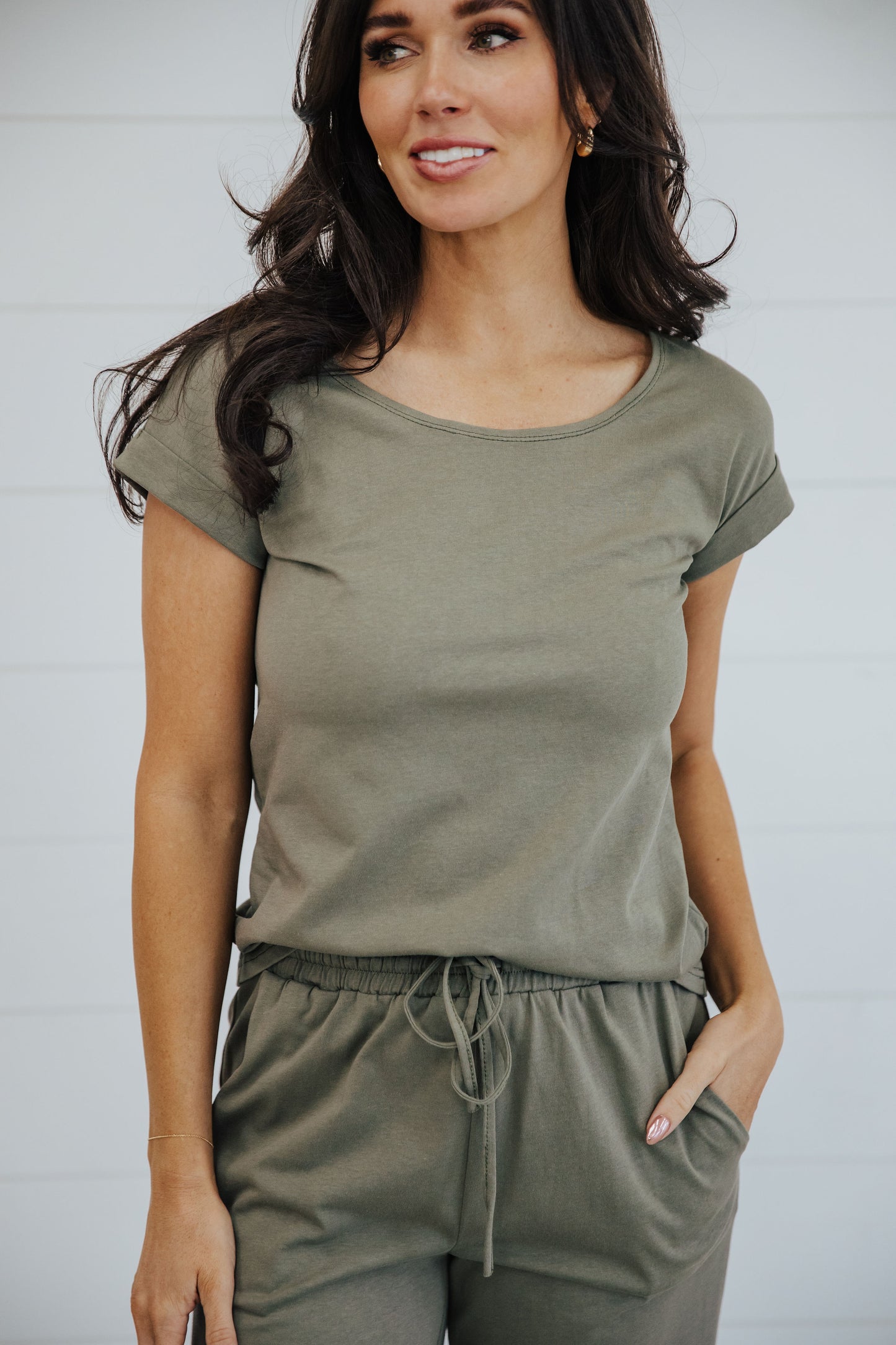 LOUNGE CUFF SLEEVE TEE IN OLIVE