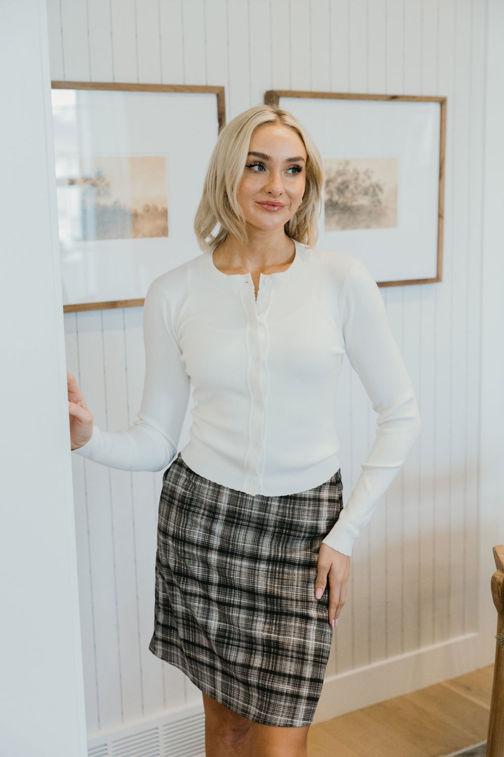 LONG SLEEVE SCALLOP CARDI IN IVORY