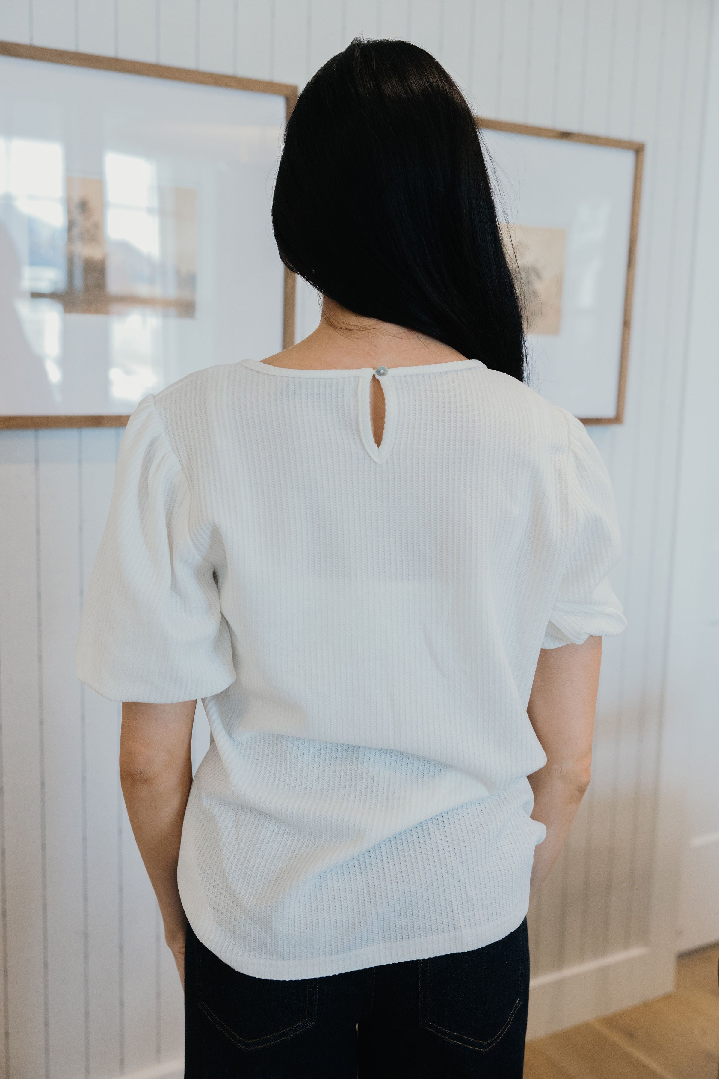 TEXTURED PUFF SLEEVE IN EGGSHELL