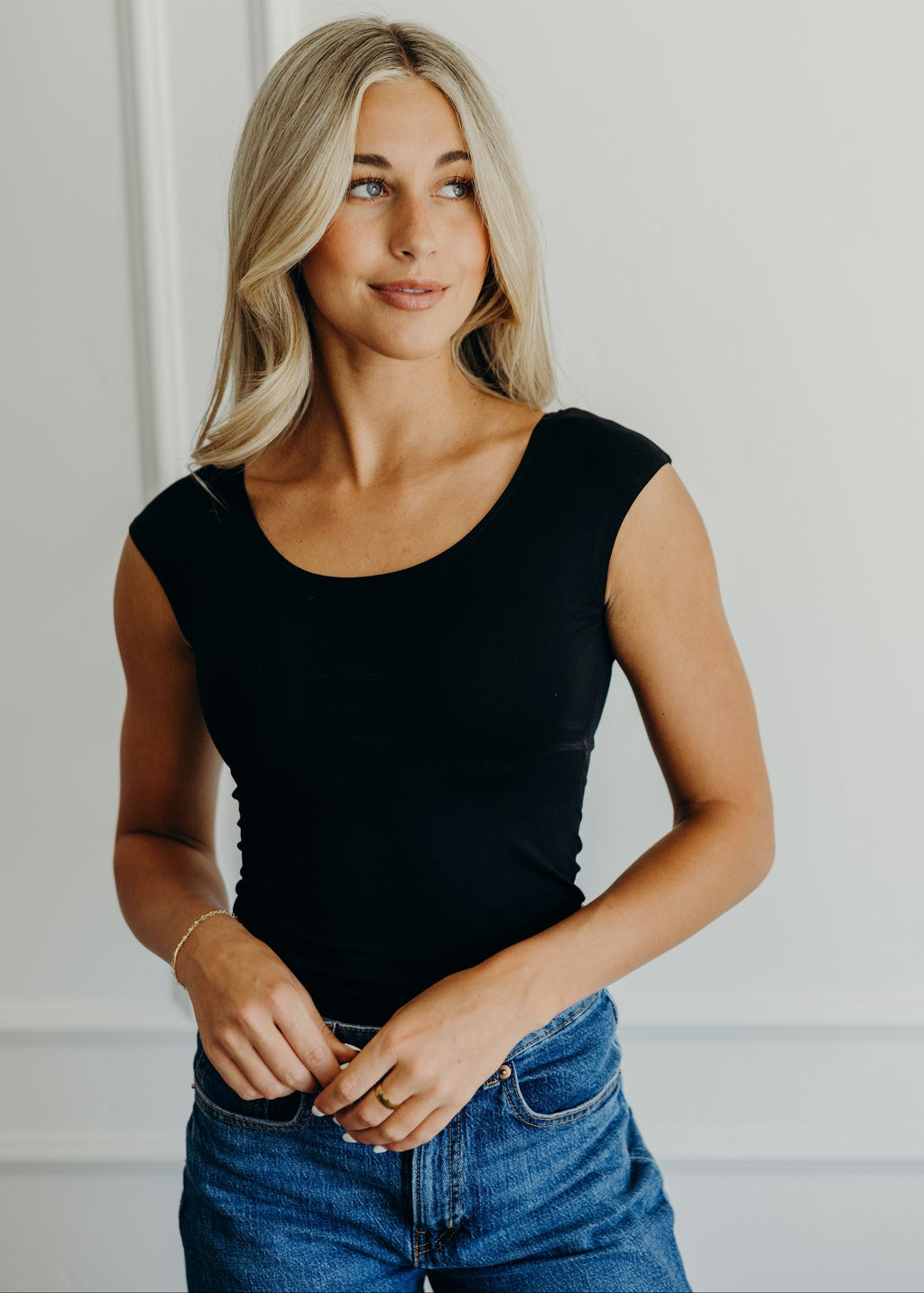 LAYERING CAP SLEEVE IN BLACK