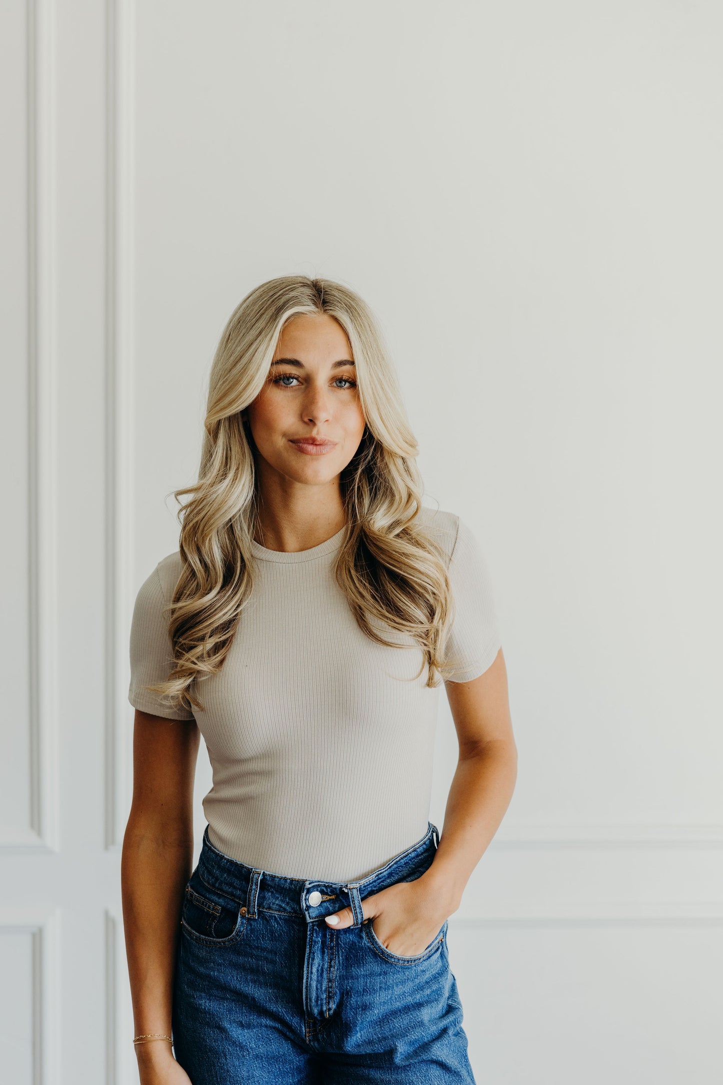 SHORT SLEEVE RIBBED TEE IN SAND