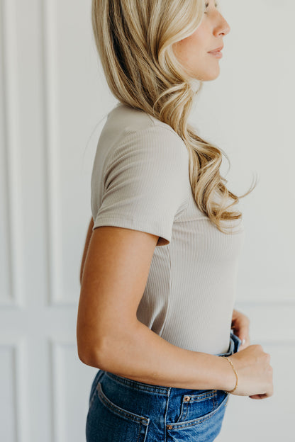 SHORT SLEEVE RIBBED TEE IN SAND