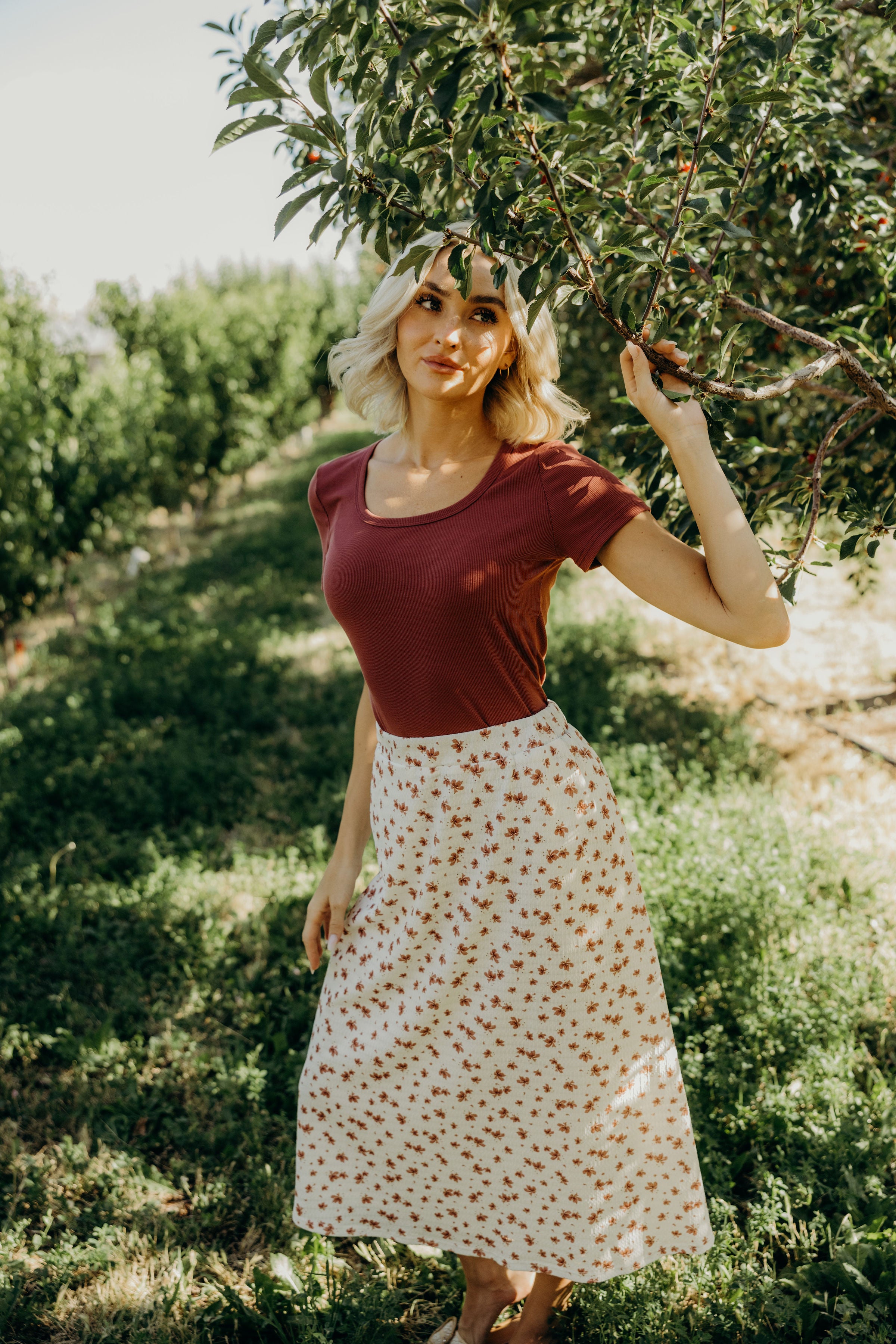 TEXTURED MIDI SKIRT IN TOASTED TROPIC