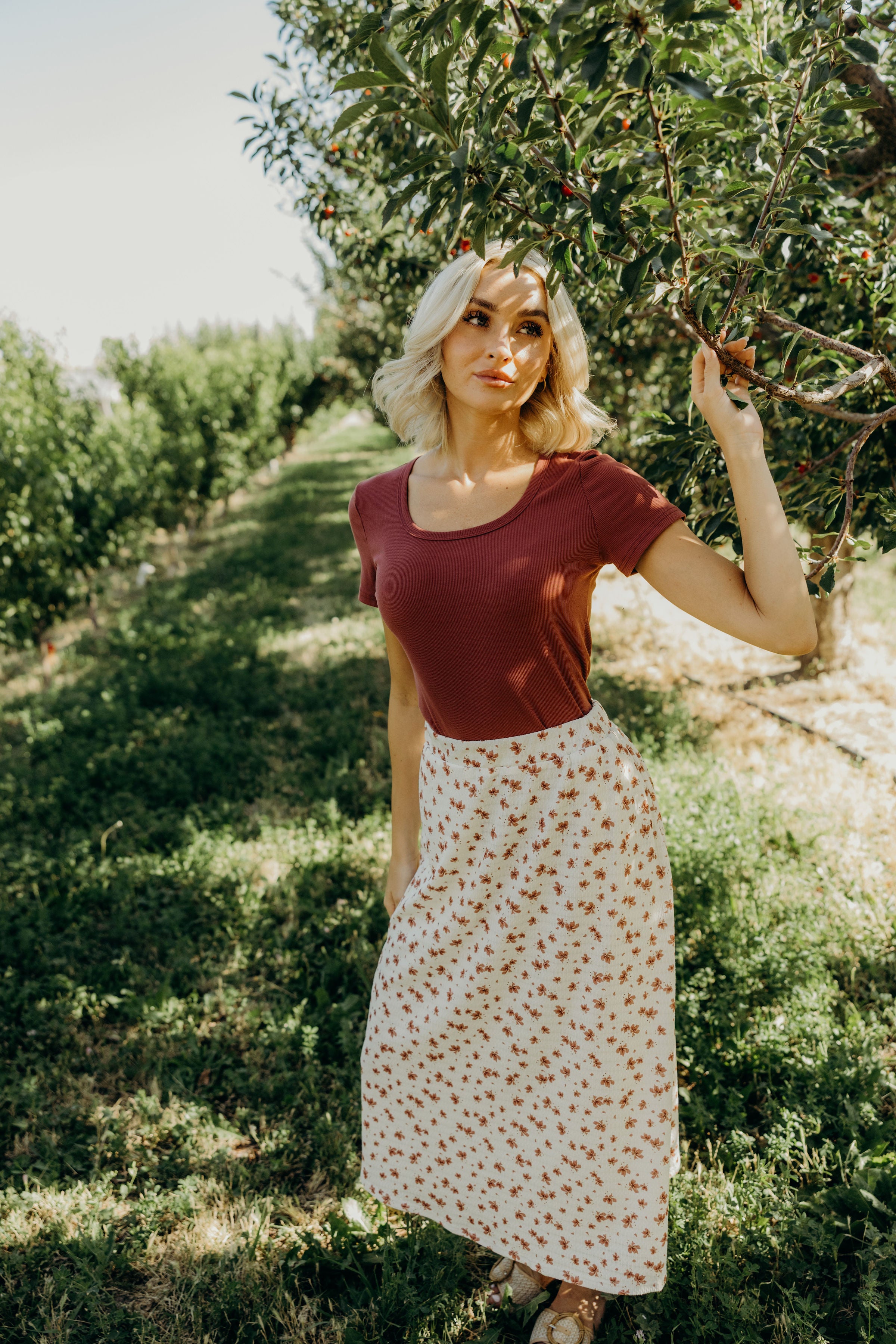 SHORT SLEEVE SCOOP TEE IN GARNET ROSE