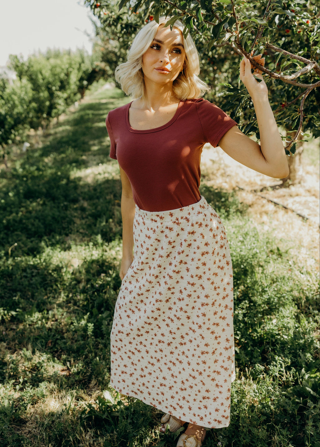 TEXTURED MIDI SKIRT IN TOASTED TROPIC
