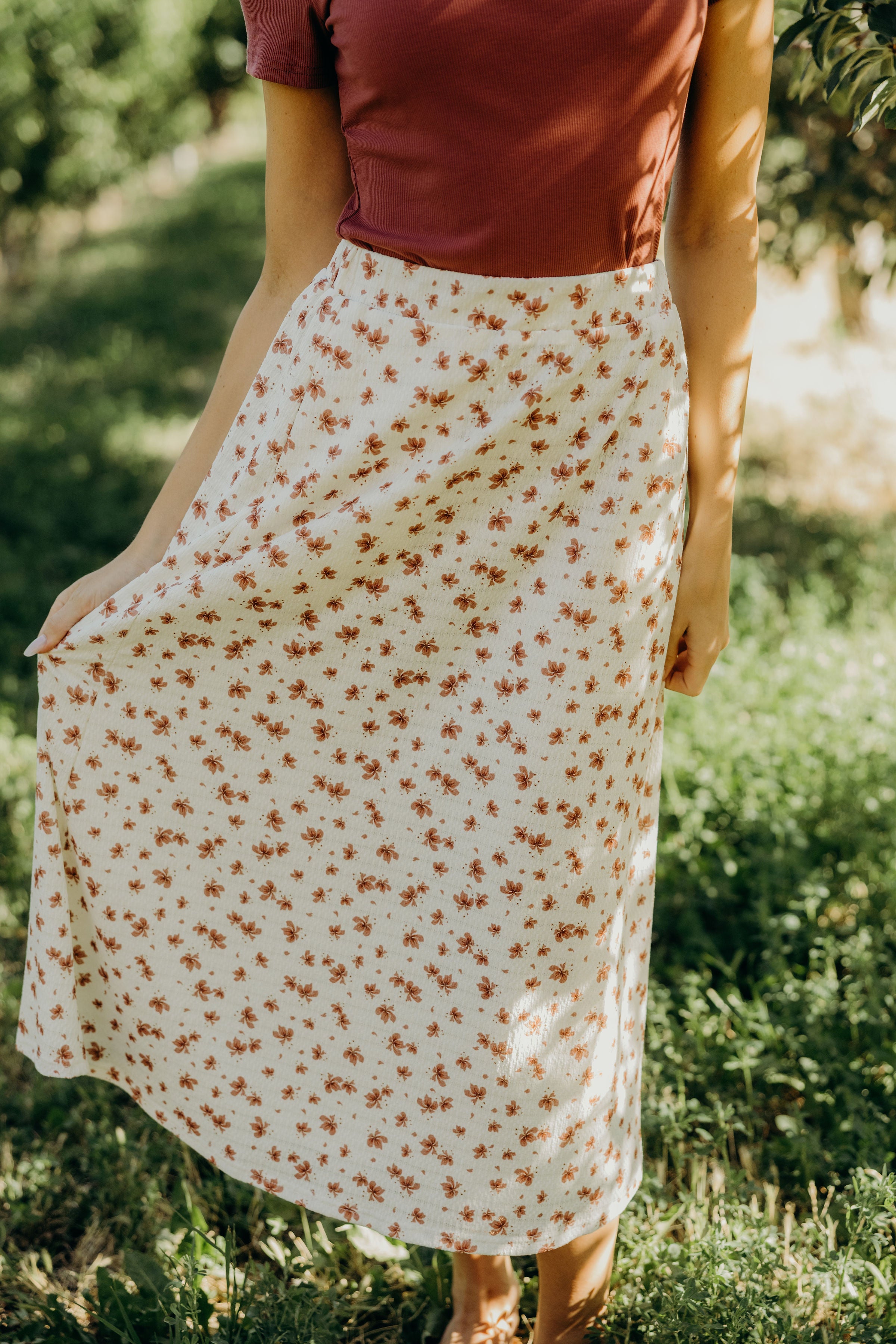 TEXTURED MIDI SKIRT IN TOASTED TROPIC