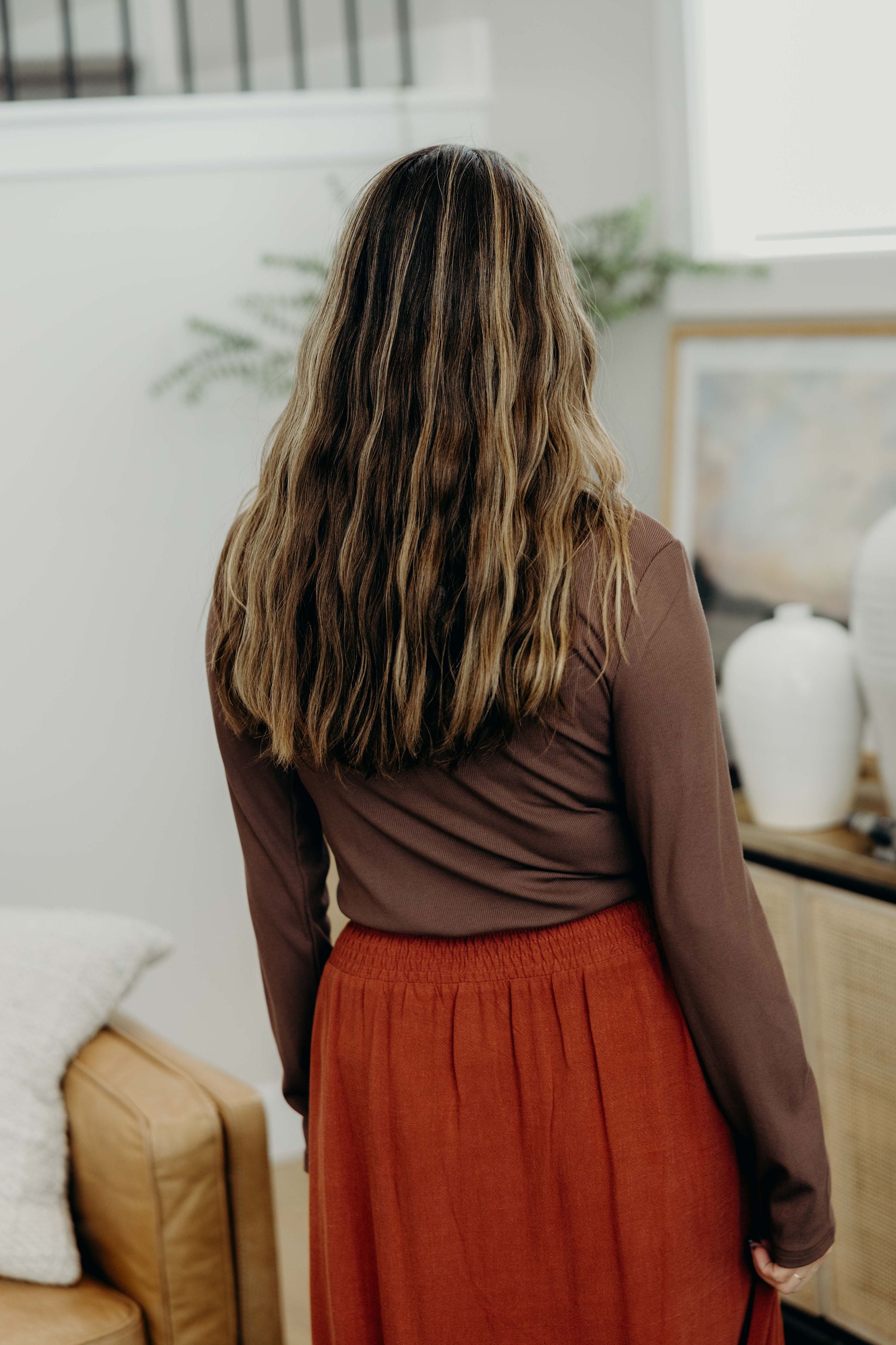 HIGH NECK LONG SLEEVE TEE IN RUSTIC BROWN