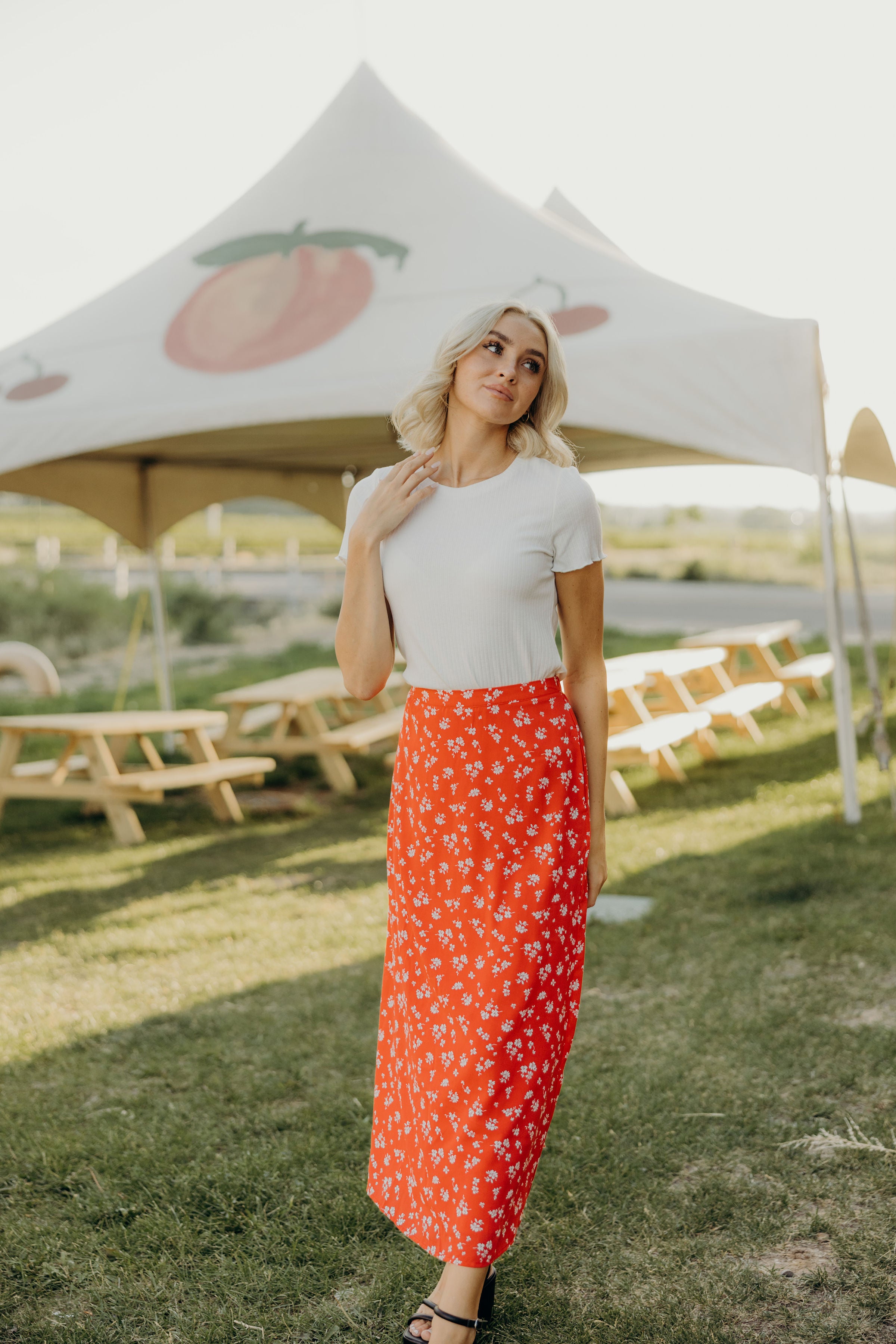 SHEATH SKIRT IN ORIENTAL RED