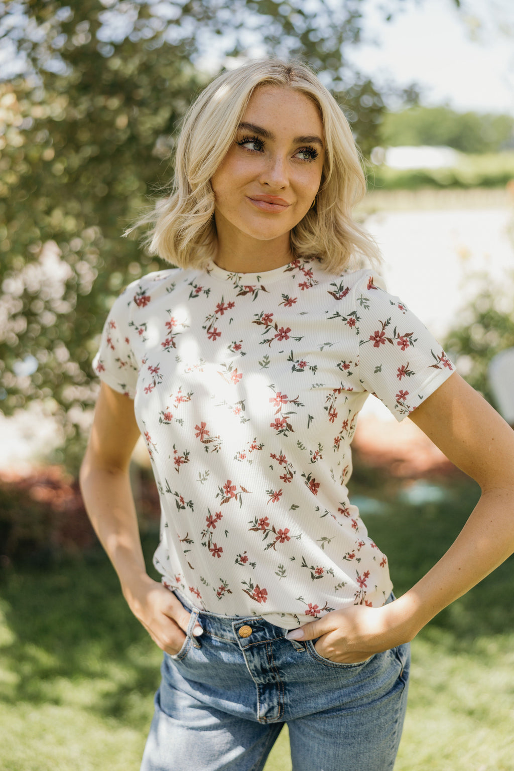 FLORAL RIBBED TEE IN CHERRYWOOD