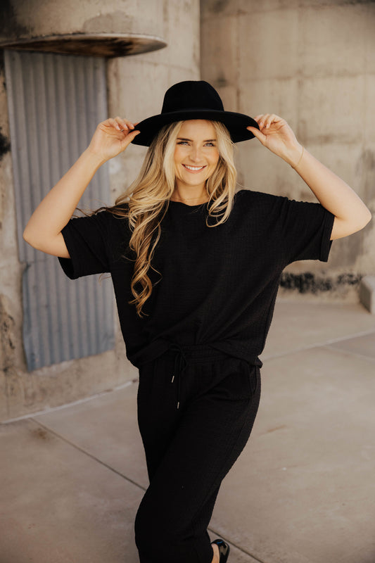 TEXTURED KNIT TOP IN BLACK