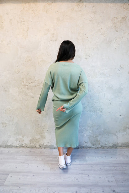 OVERSIZED RIBBED SWEATER IN BAY LEAF FINAL SALE