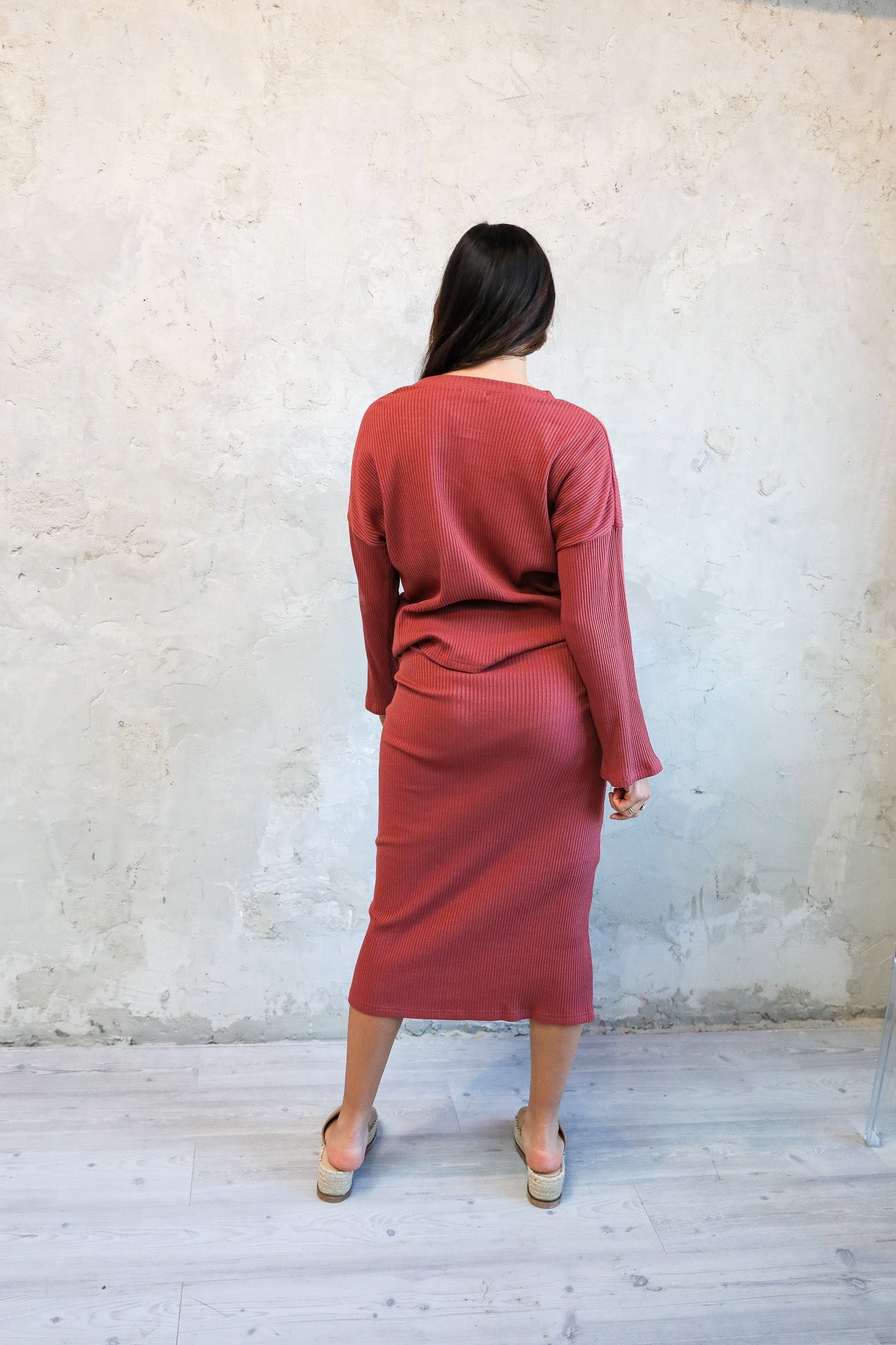 RIBBED MIDI SKIRT IN MARSALA FINAL SALE