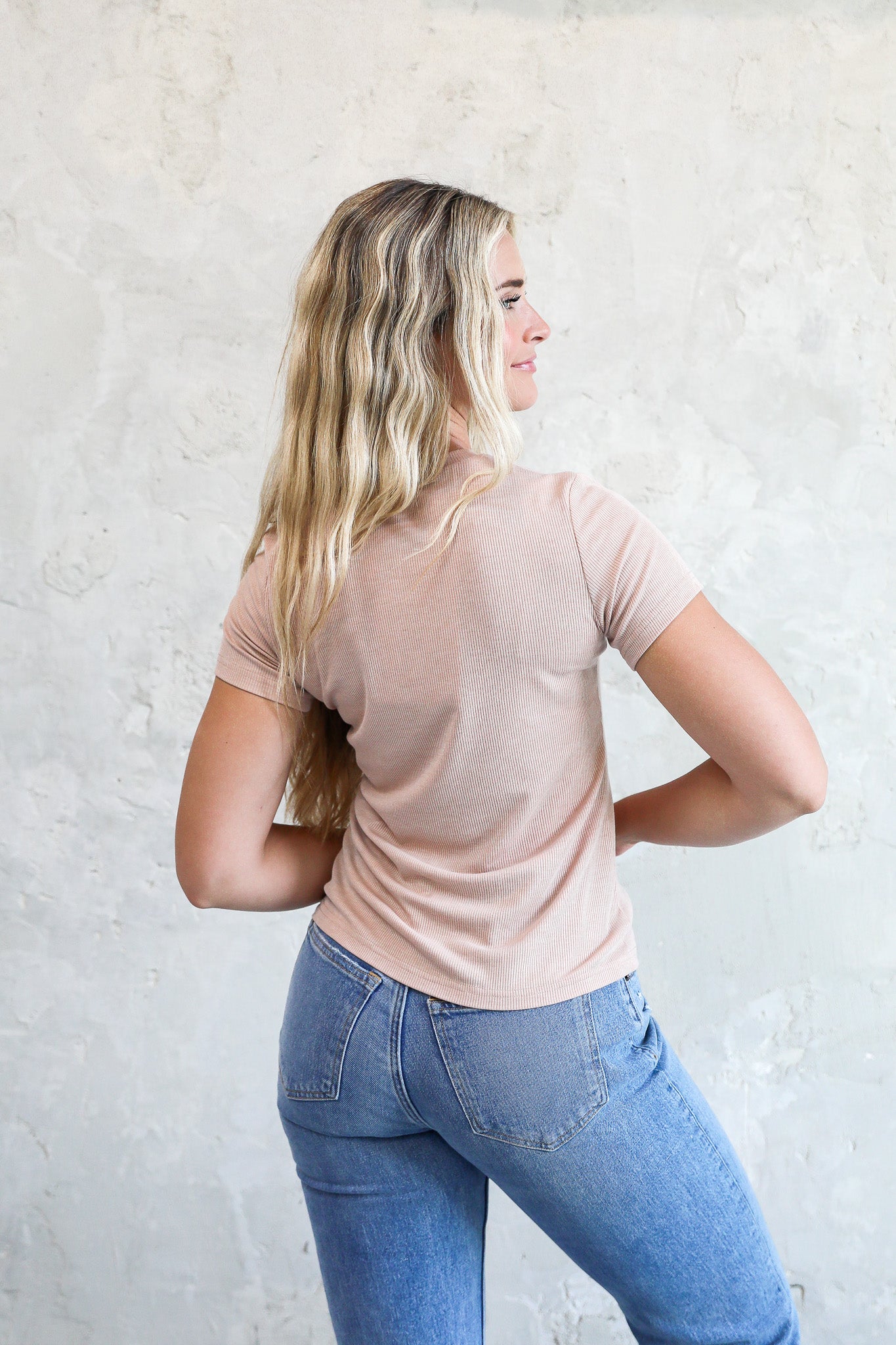 SHORT SLEEVE RIBBED TEE IN OATMEAL FINAL SALE