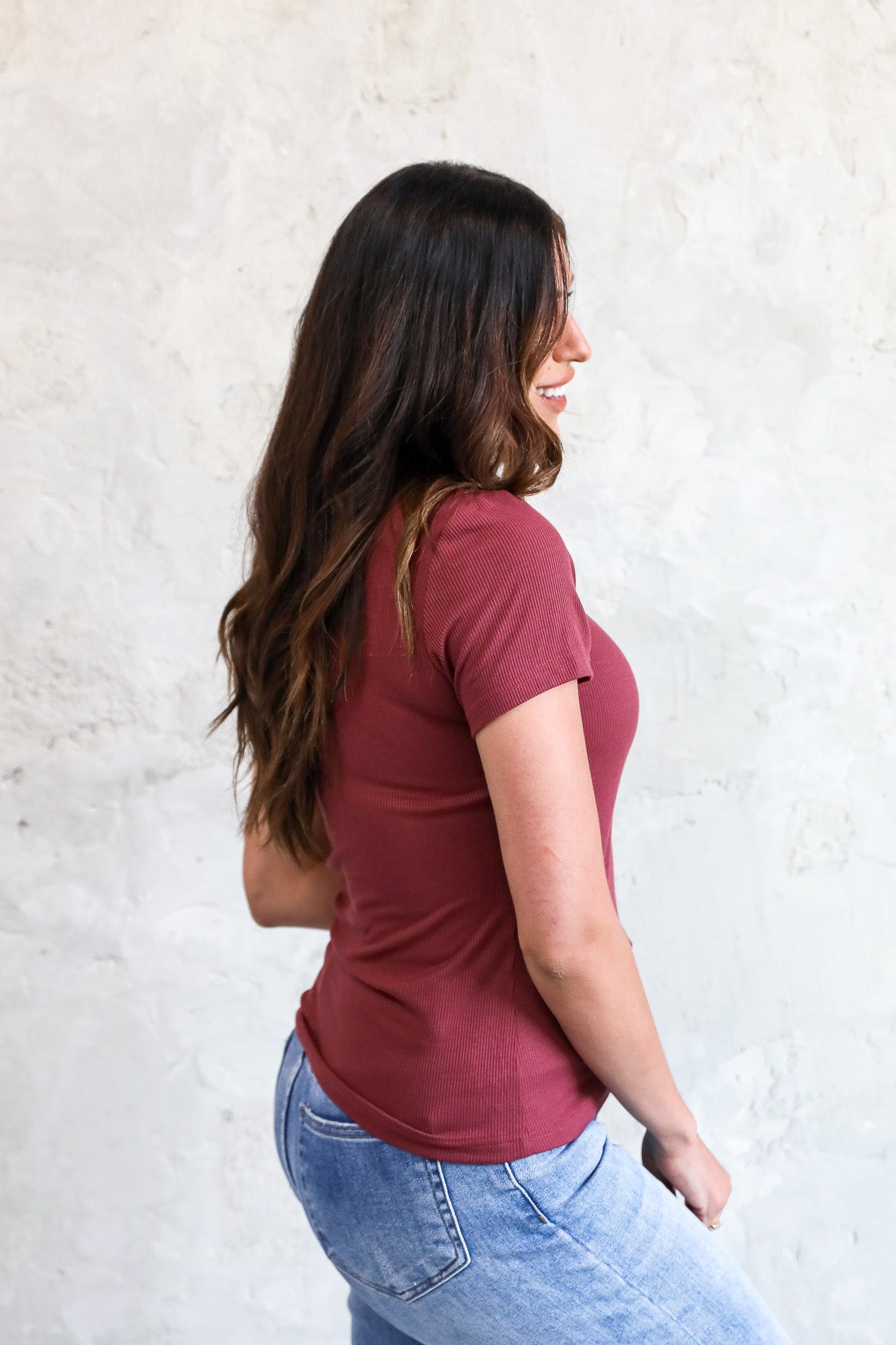 SHORT SLEEVE RIBBED TEE IN PLUM FINAL SALE