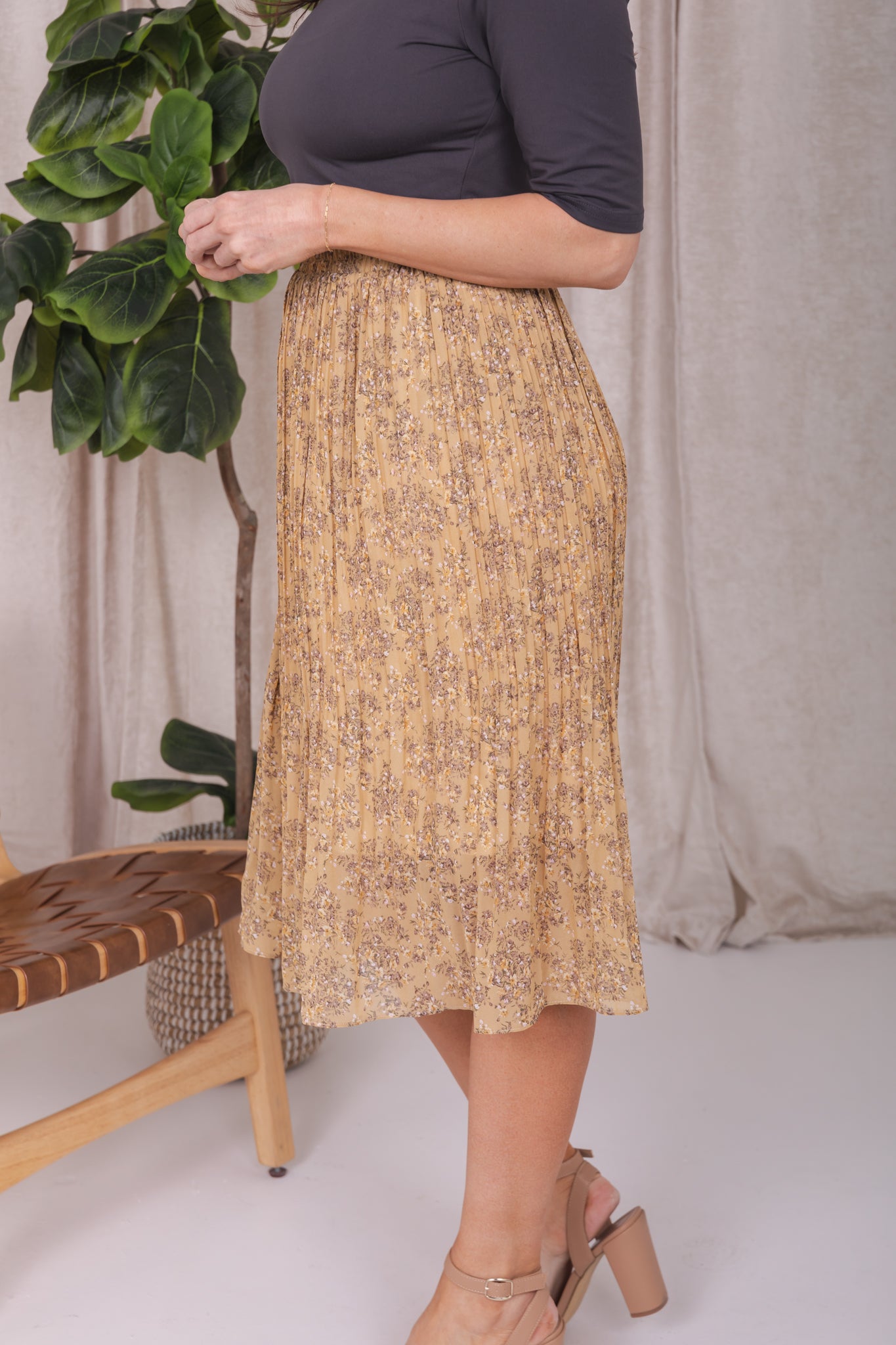 PLEATED MIDI SKIRT IN GOLDEN SPICE WILLOW FINAL SALE